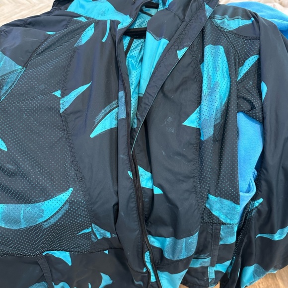 (2175) LULULEMON Back Pack It Jacket Sz 8 **LOVED** - Picture 8 of 16